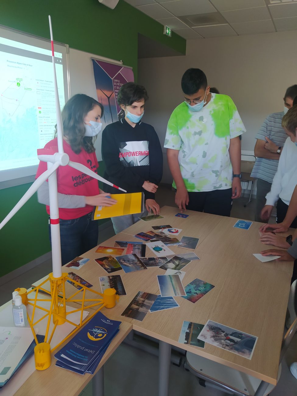 L'équipe du débat à la rencontre des lycéens Dhuoda à Nîmes